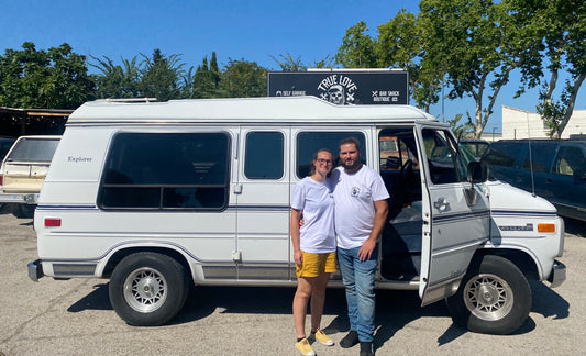 Sarah & Mickaël partent avec leur GMC Vandura !