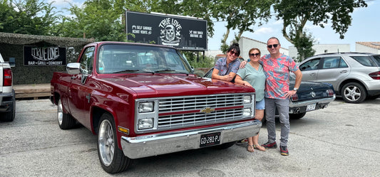 La petite histoire derrière ce magnifique Chevrolet Silverado acquis dernièrement par Stéphane et Stéphanie, en remplacement de leur Mustang 1966.