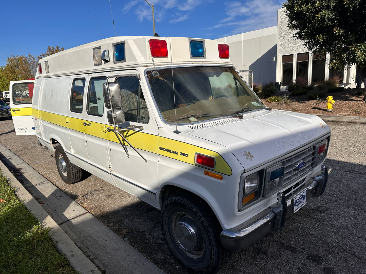 FORD ECONOLINE 1989 AMBULANCE