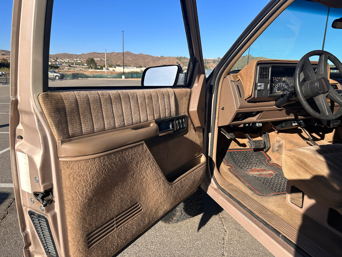 CHEVROLET SILVERADO 1993 GOLD