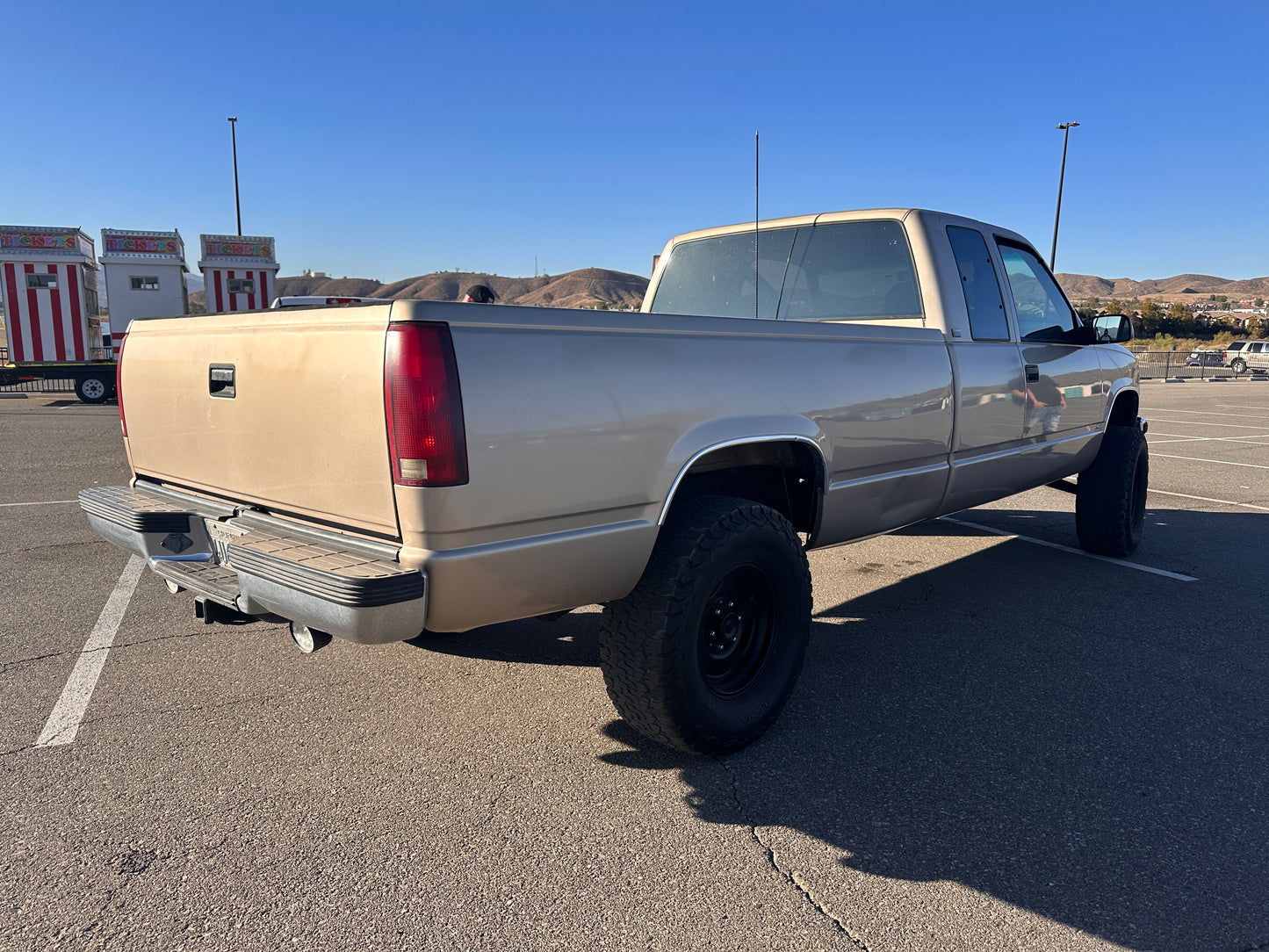 CHEVROLET SILVERADO 1993 GOLD