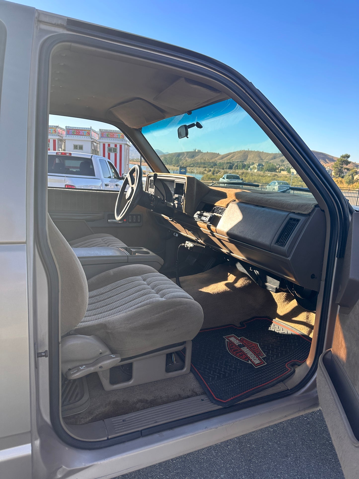 CHEVROLET SILVERADO 1993 GOLD