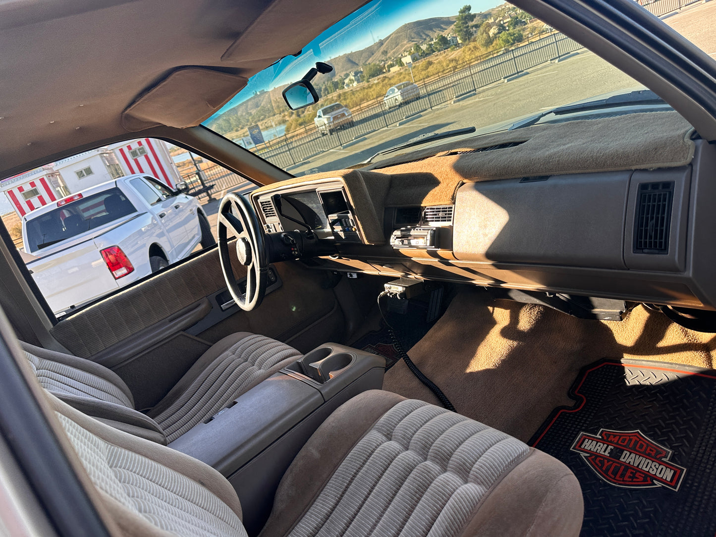 CHEVROLET SILVERADO 1993 GOLD