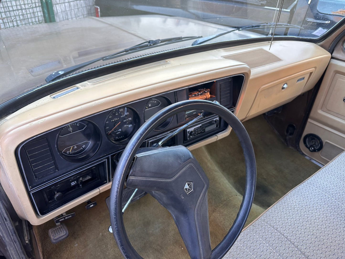 DODGE D150 1987