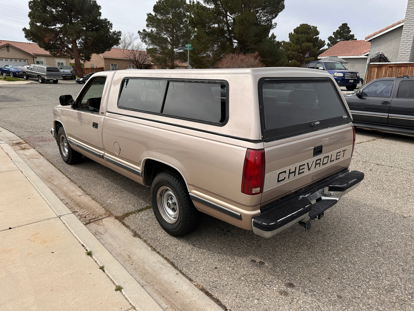 CHEVROLET SILVERADO 1993 GOLD