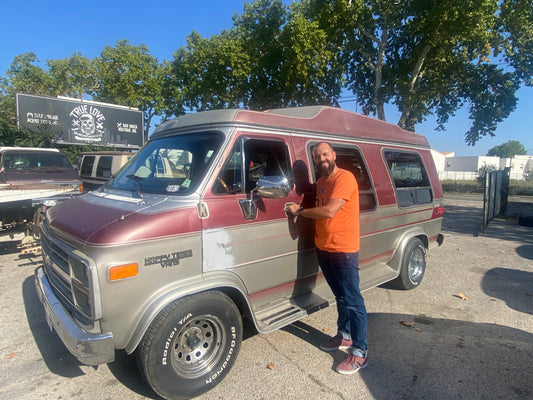 Flo et son GMC! Happy Times Vans!!