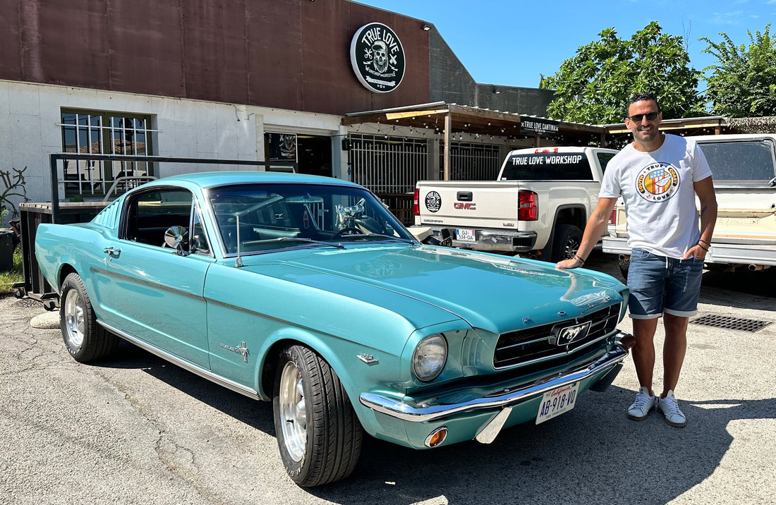 Arnaud & sa Mustang Fastback 1965 // Tropical Turquoise